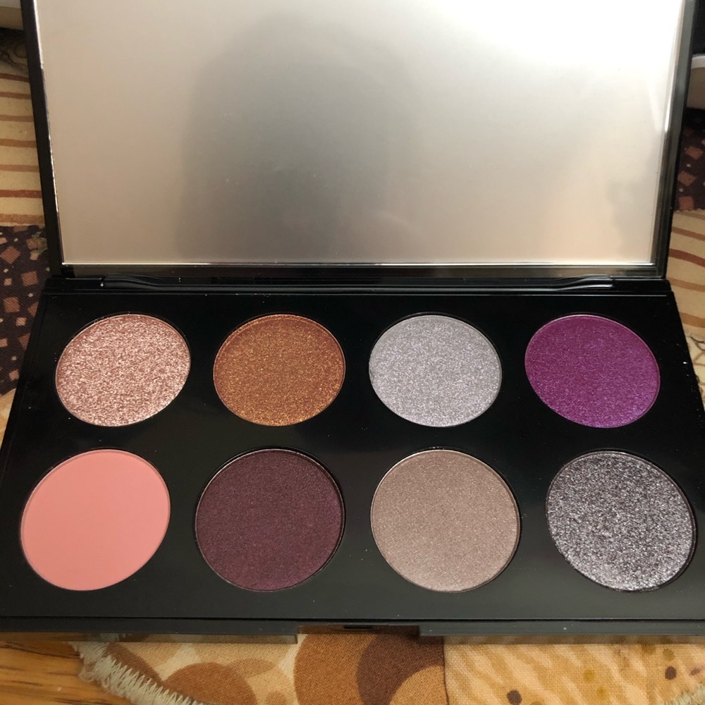 Betty Boop/Ipsy That’s So Betty eyeshadow palette
